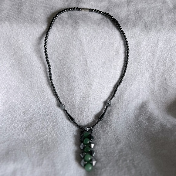 Pretty green and black necklace - Picture 1 of 1